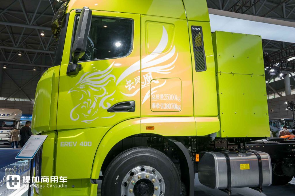 首创云途增程技术,续航高达1400公里?联合重卡云凤凰增程混动牵引车实拍评测