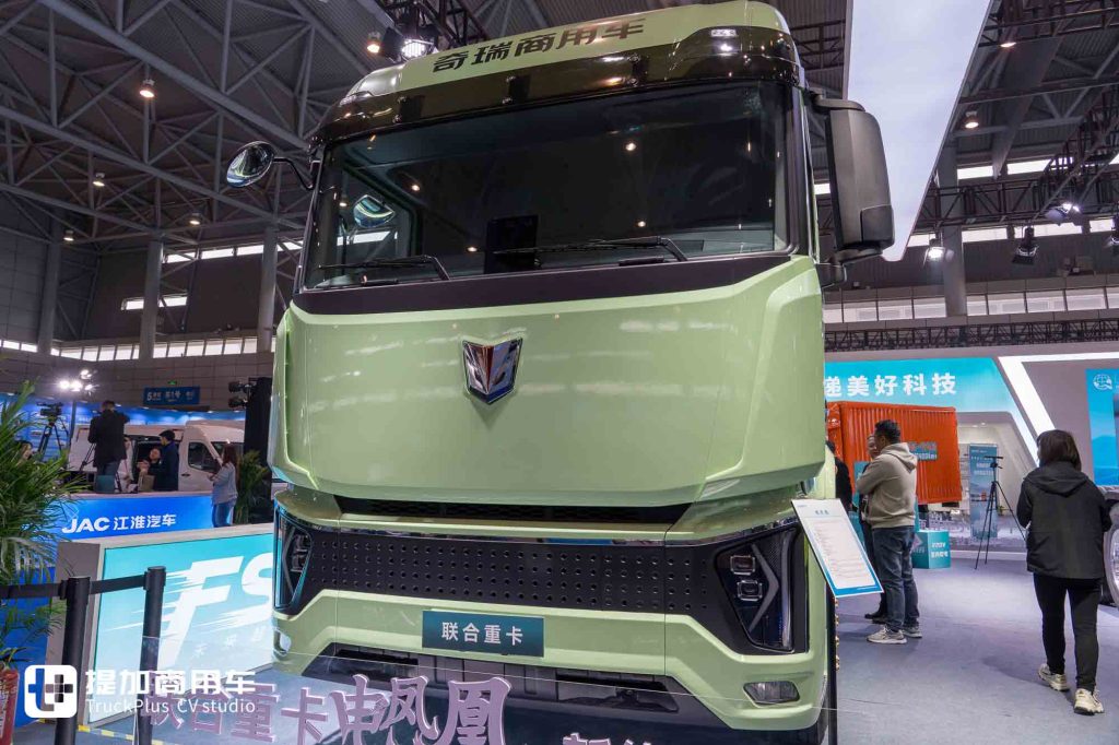 号称“500KM运距内新能源重卡最佳选择”？联合重卡电凤凰纯电牵引车实拍