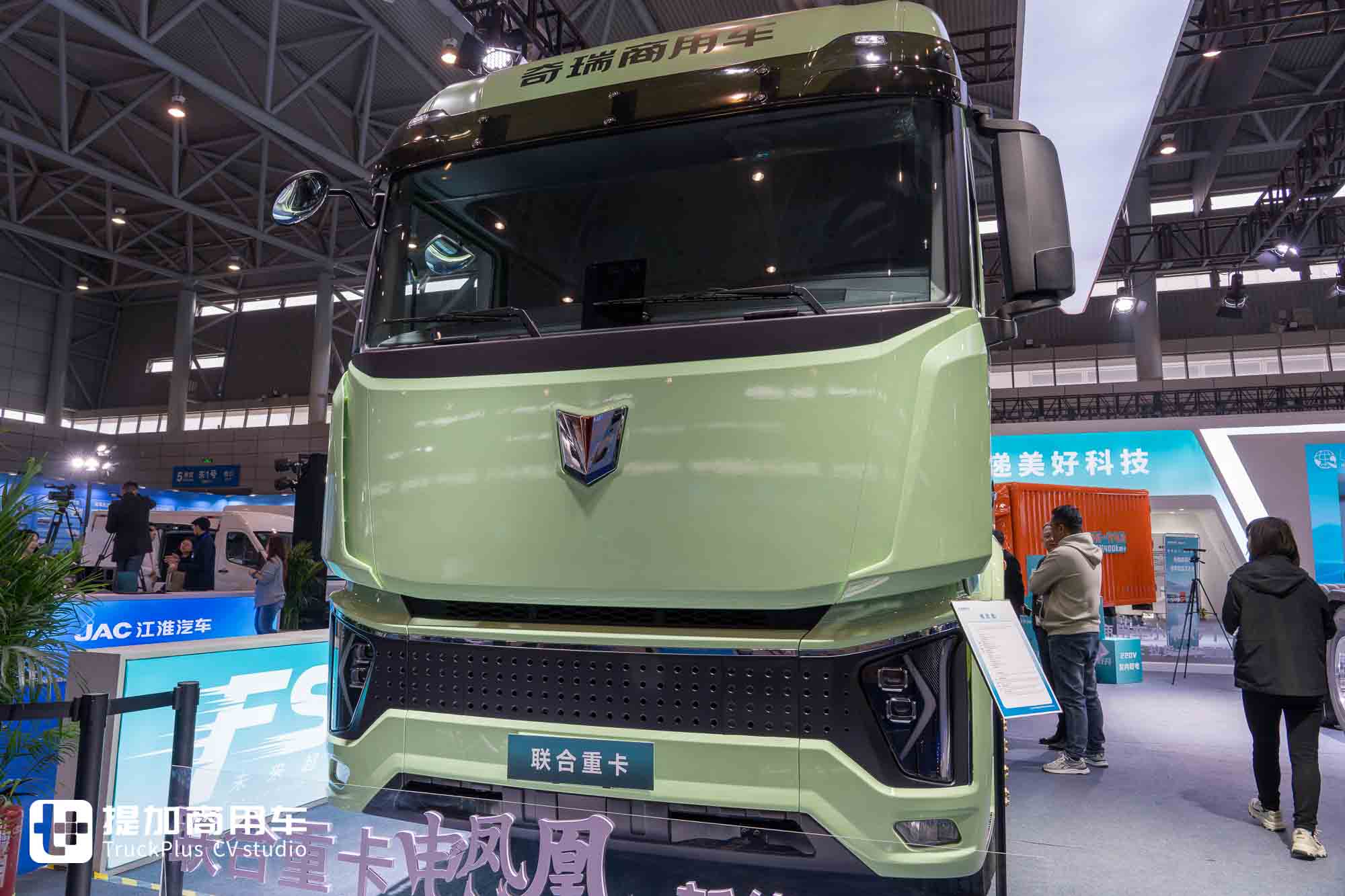 号称“500KM运距内新能源重卡最佳选择”？联合重卡电凤凰纯电牵引车实拍