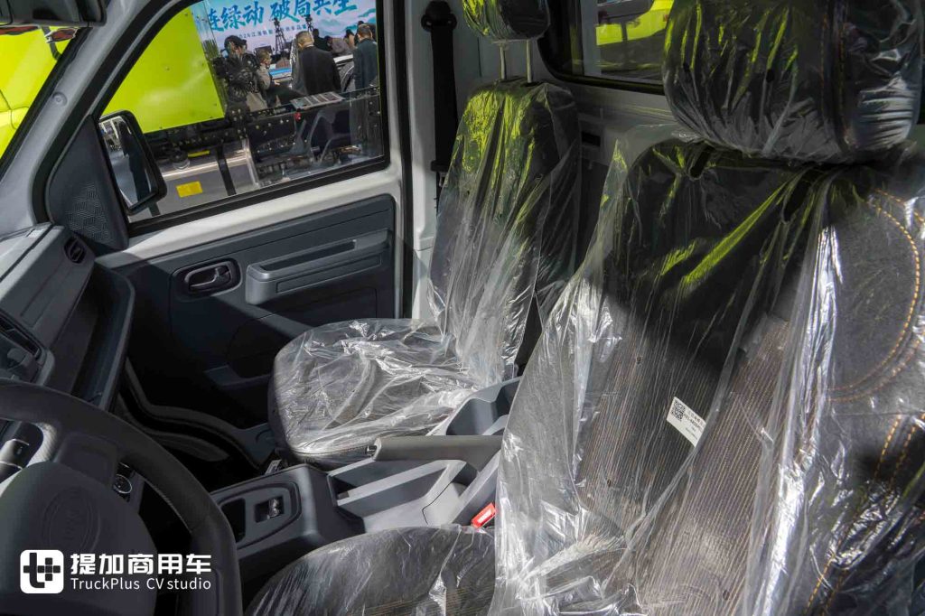 创业新人的好伙伴？开瑞X3新能源小卡售卖车实拍