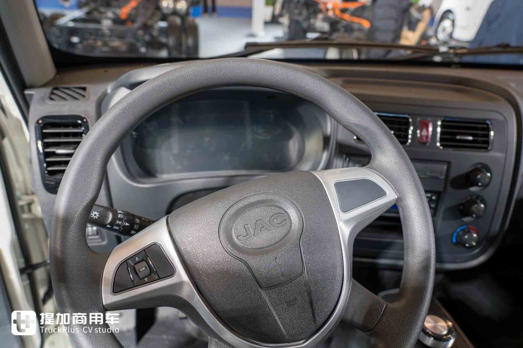 82度电+320km真续航！江淮恺达EX6小卡凭实力定义“多拉快跑”