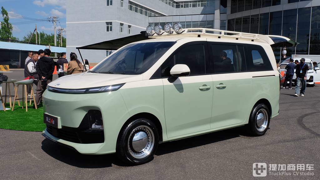 商用车乘用化新标杆，体面创富全能选手，鑫源汽车向上 V6纯电VAN 实拍