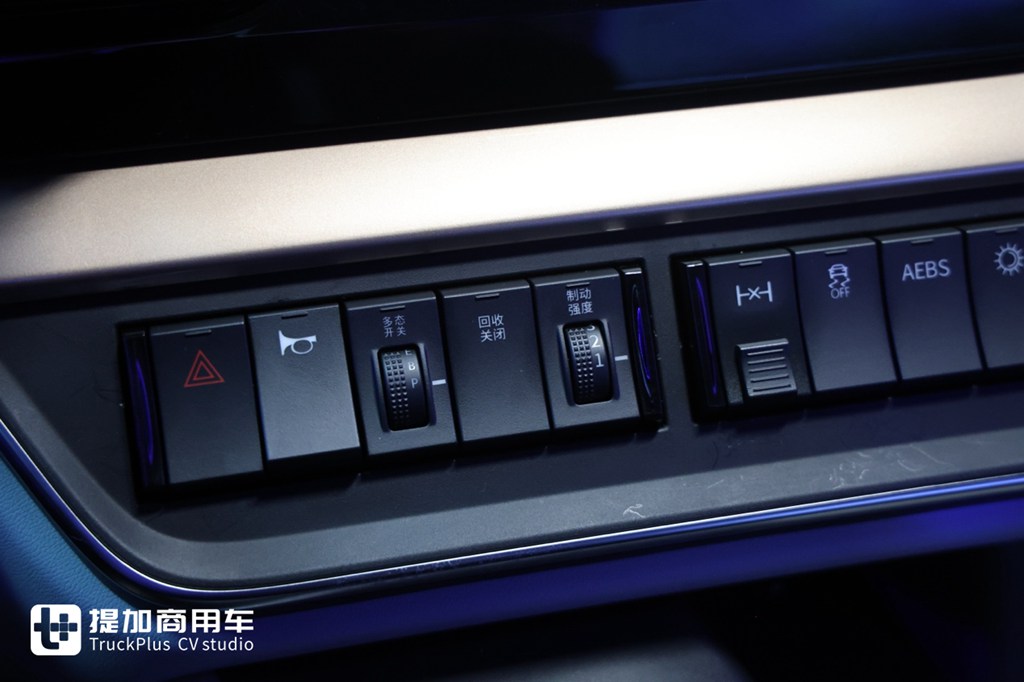 近千匹马力、每公里低至1度电!乘龙翼威5超能版深度解析 - 第15张 - 提加商用车网 近千匹马力、每公里低至1度电!乘龙翼威5超能版深度解析