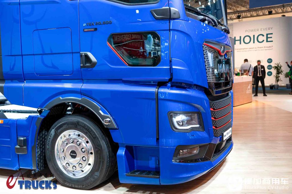 2026IAA：续航720公里！前脸加长12厘米，还带OK窗？曼恩新款eTGX电动重卡深度实拍评测