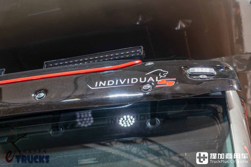 2026IAA:总重可达60吨!黑红定制套件加身,曼恩TGS 60.540矿用自卸车深度实拍评测