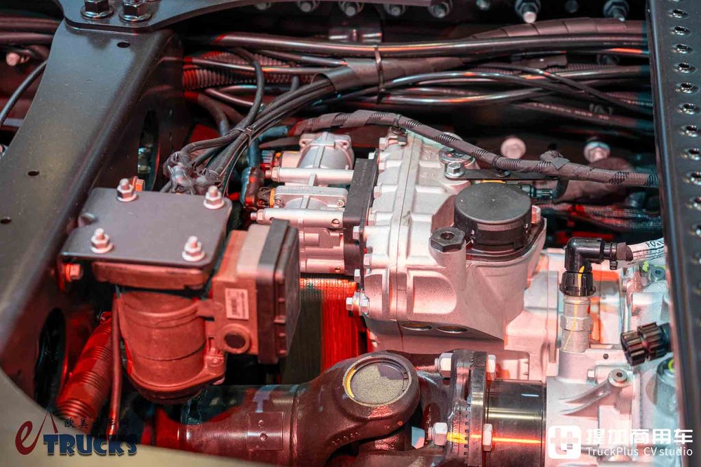 2026IAA：欧卡七雄我第八！欧洲最便宜的新卡车？福特F-MAX深度实拍评测