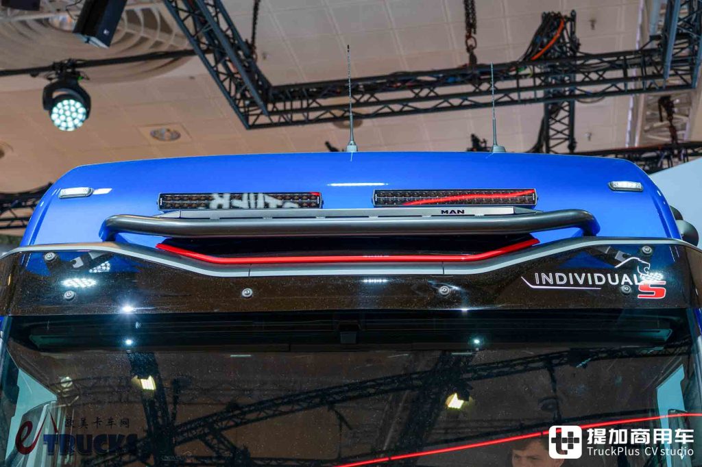 2026IAA：续航720公里！前脸加长12厘米，还带OK窗？曼恩新款eTGX电动重卡深度实拍评测
