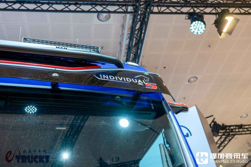 2026IAA：续航720公里！前脸加长12厘米，还带OK窗？曼恩新款eTGX电动重卡深度实拍评测
