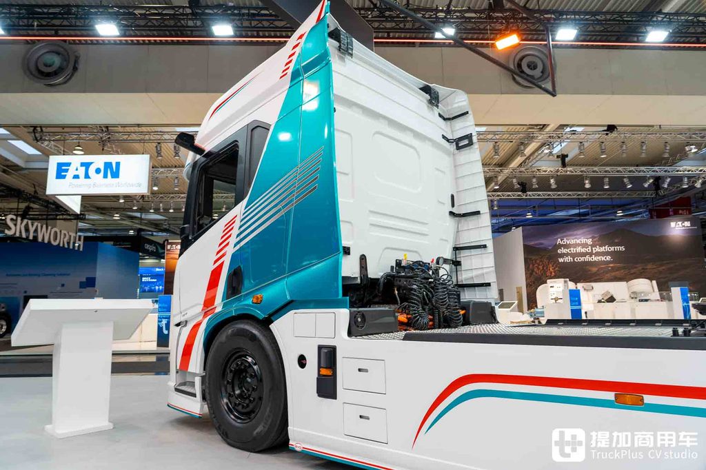 2026IAA：千匹电驱+兆瓦超充，还有五星安全！比亚迪 ETT 44纯电动牵引车全球首发全解析