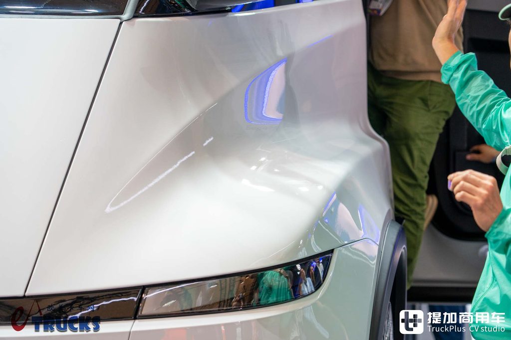 2026IAA：地球上最先进的电动重卡？实则有不少妥协！特斯拉Semi深度实拍评测