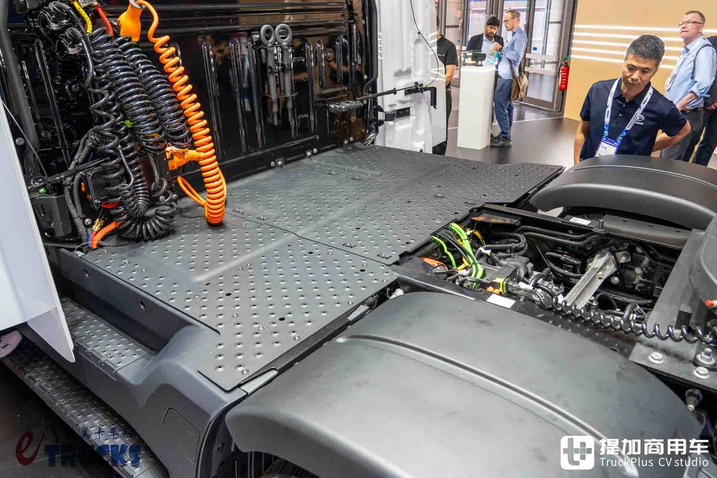 2026IAA：地球上最先进的电动重卡？实则有不少妥协！特斯拉Semi深度实拍评测