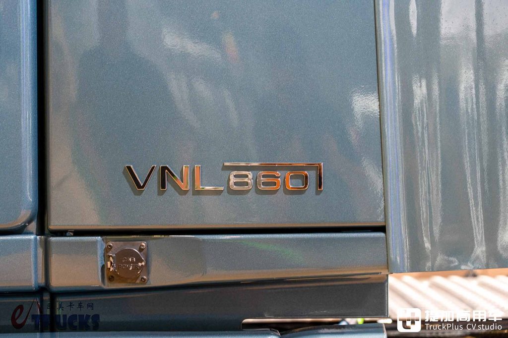 2026IAA：房车级超大生活舱，欧洲血统的美国卡车？沃尔沃VNL长头卡车深度实拍评测