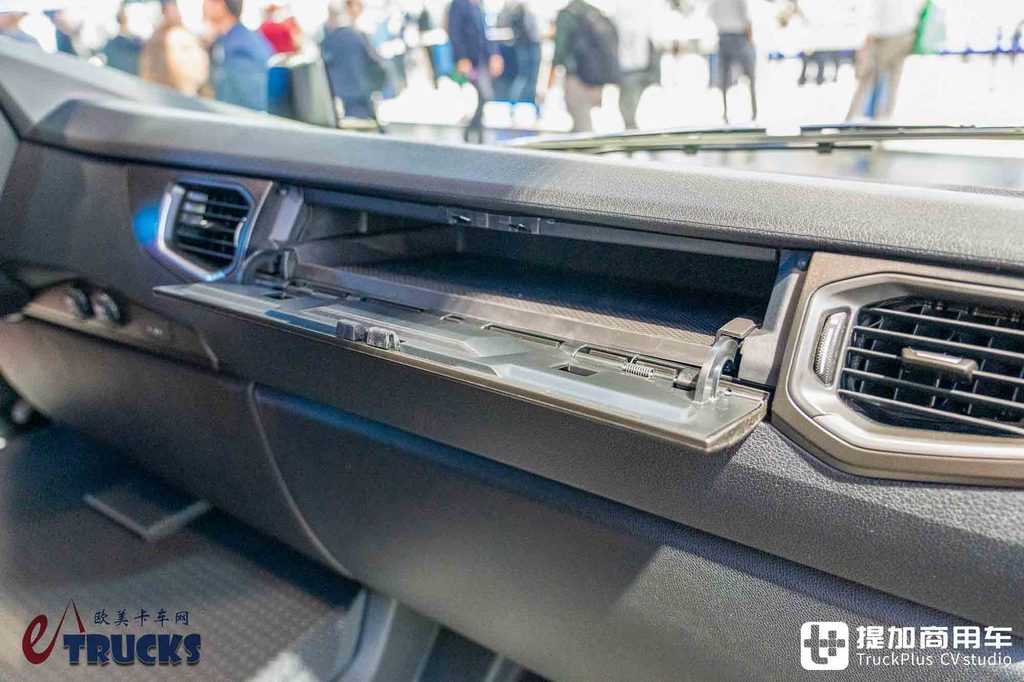 2026IAA：熟悉的斯堪尼亚，不一样的“低姿态”：30 L纯电动低入口卡车深度实拍评测