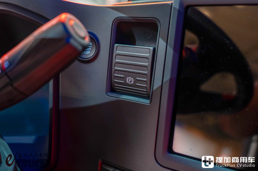 2026IAA：欧卡七雄我第八！欧洲最便宜的新卡车？福特F-MAX深度实拍评测