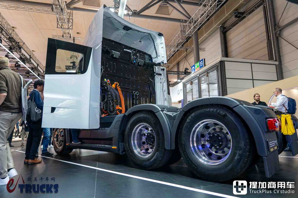 2026IAA：地球上最先进的电动重卡？实则有不少妥协！特斯拉Semi深度实拍评测