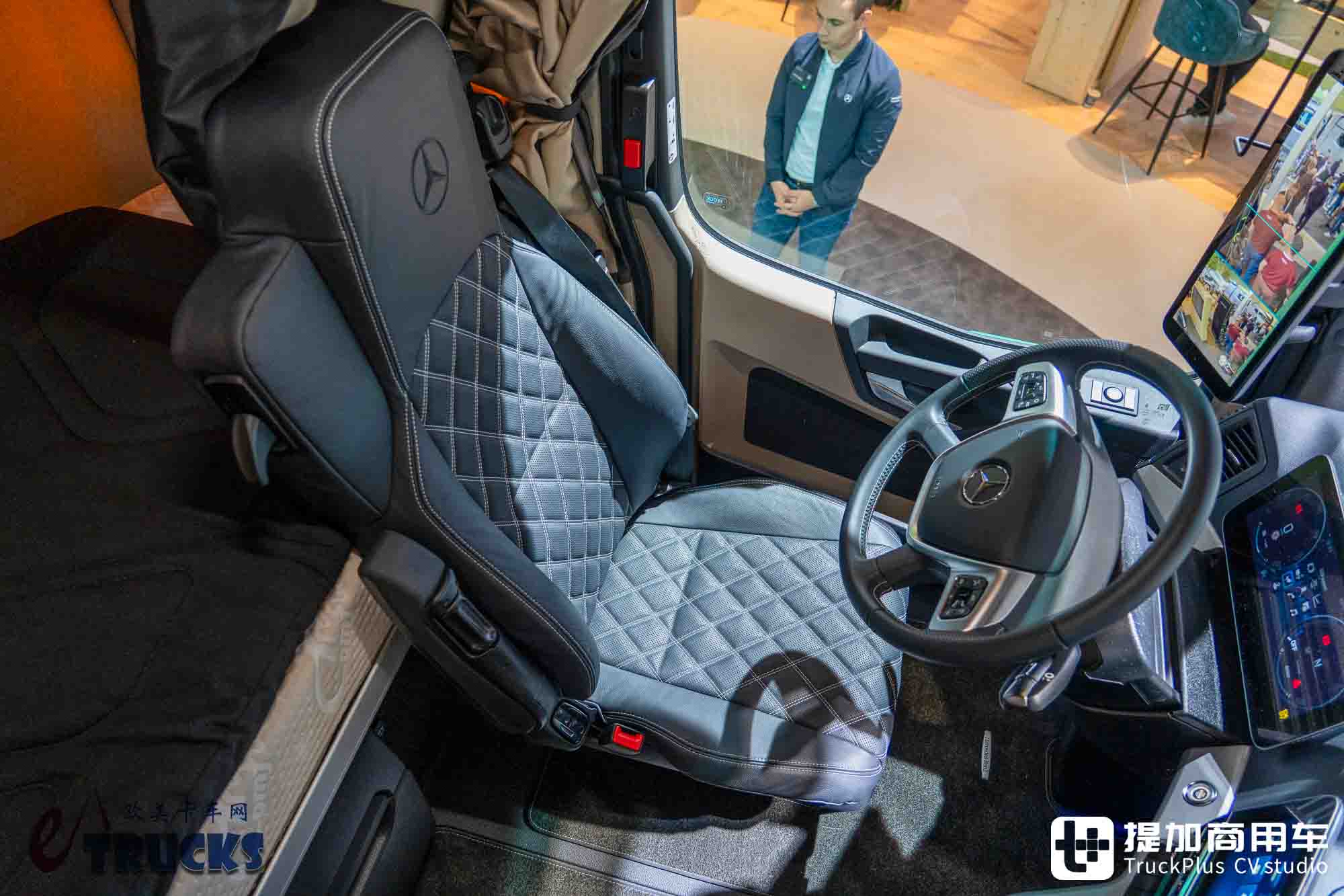 2026IAA:长途电动重卡也能玩低鞍座?奔驰eActros Lowliner牵引车深度实拍评测