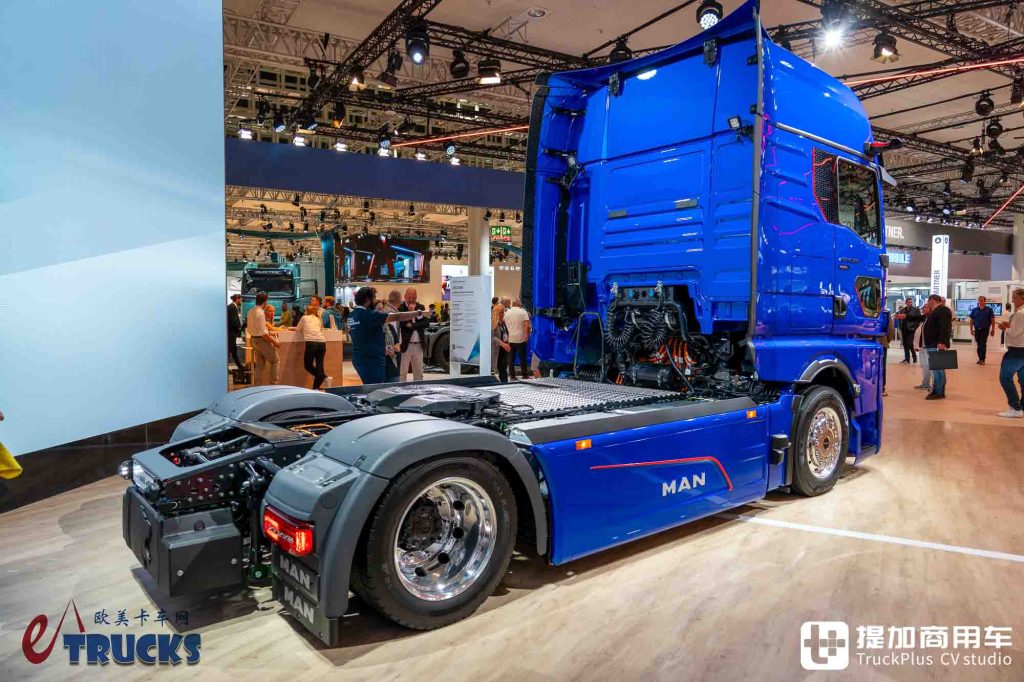 2026IAA：续航720公里！前脸加长12厘米，还带OK窗？曼恩新款eTGX电动重卡深度实拍评测