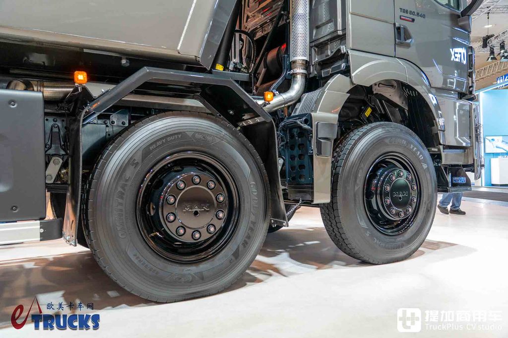 2026IAA:总重可达60吨!黑红定制套件加身,曼恩TGS 60.540矿用自卸车深度实拍评测