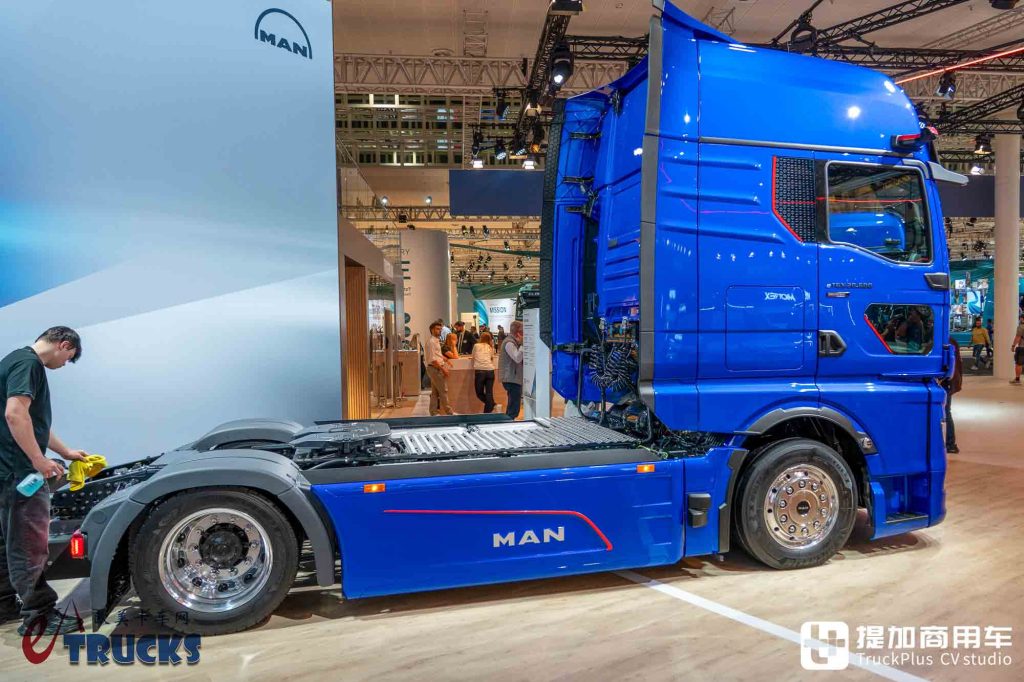 2026IAA：续航720公里！前脸加长12厘米，还带OK窗？曼恩新款eTGX电动重卡深度实拍评测