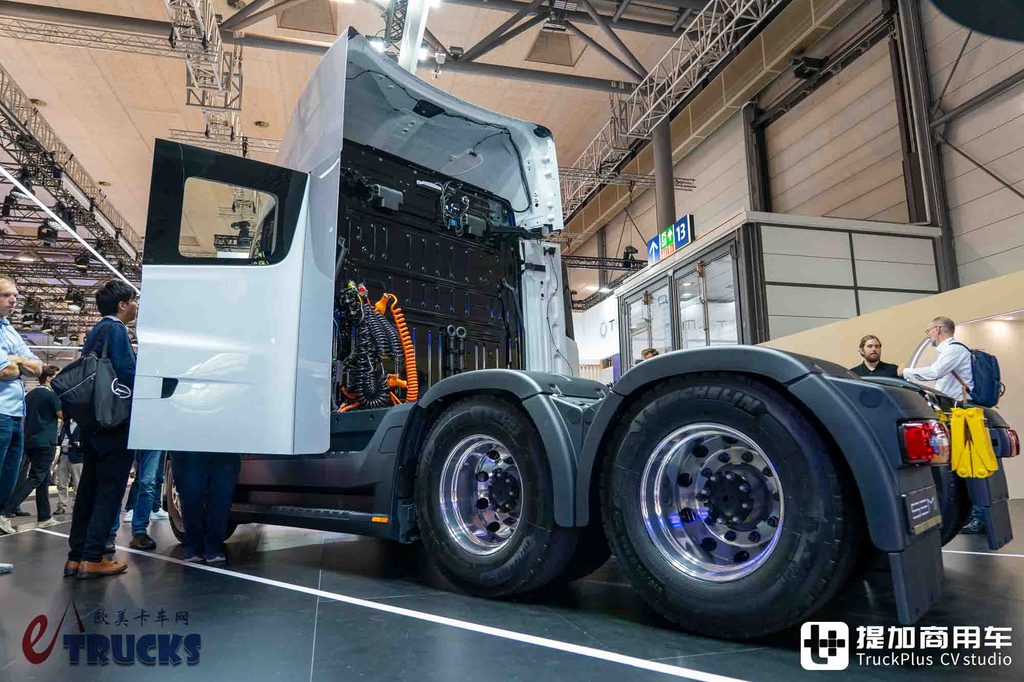 2026IAA：地球上最先进的电动重卡？实则有不少妥协！特斯拉Semi深度实拍评测