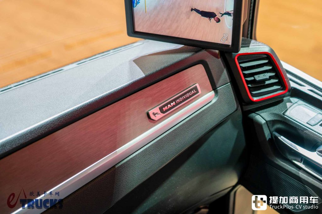 2026IAA：续航720公里！前脸加长12厘米，还带OK窗？曼恩新款eTGX电动重卡深度实拍评测
