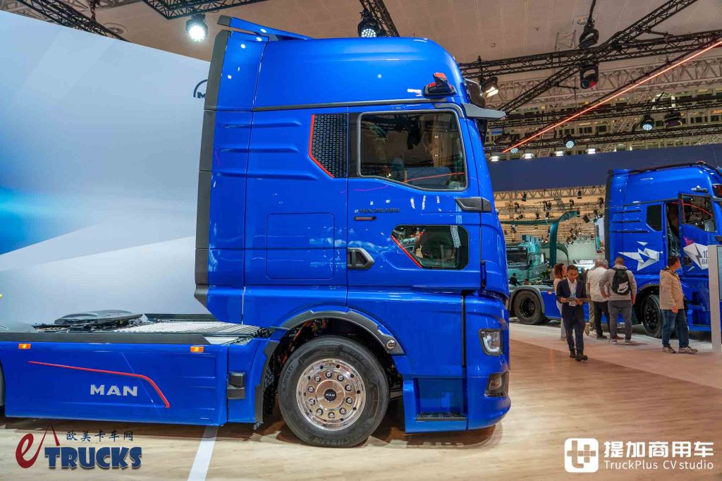 2026IAA：续航720公里！前脸加长12厘米，还带OK窗？曼恩新款eTGX电动重卡深度实拍评测
