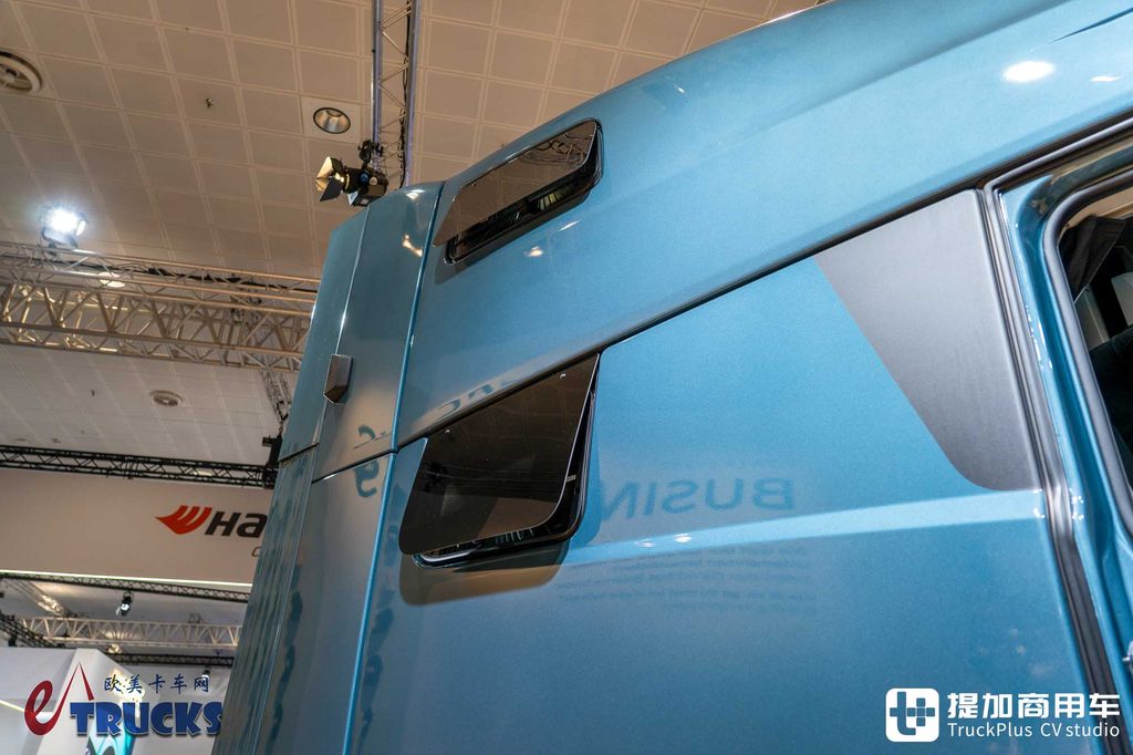2026IAA：房车级超大生活舱，欧洲血统的美国卡车？沃尔沃VNL长头卡车深度实拍评测