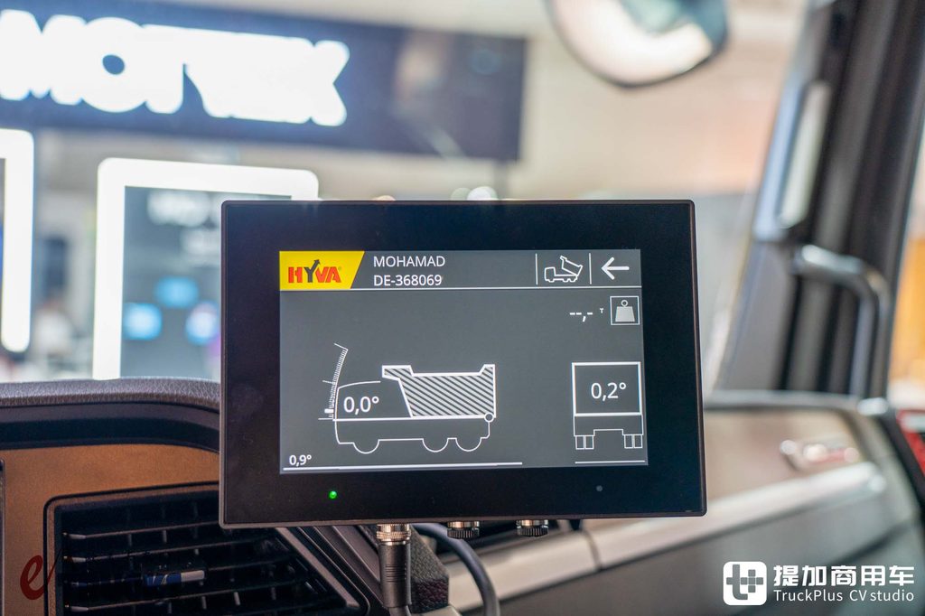 2026IAA:总重可达60吨!黑红定制套件加身,曼恩TGS 60.540矿用自卸车深度实拍评测