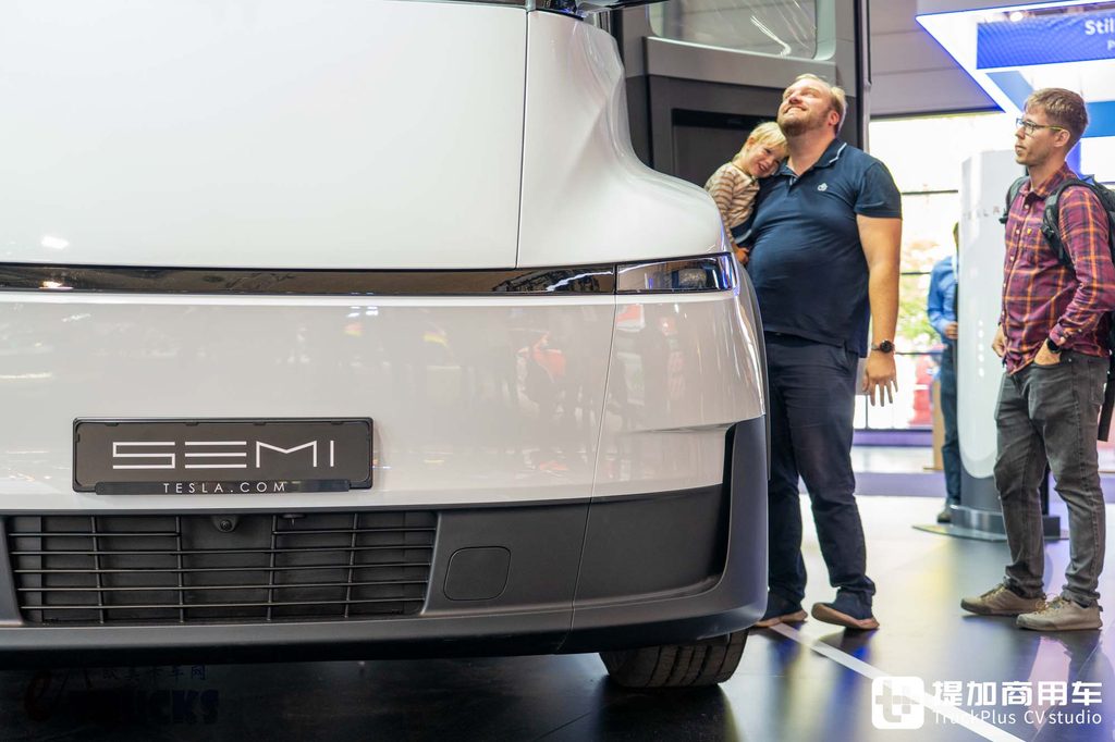 2026IAA：地球上最先进的电动重卡？实则有不少妥协！特斯拉Semi深度实拍评测