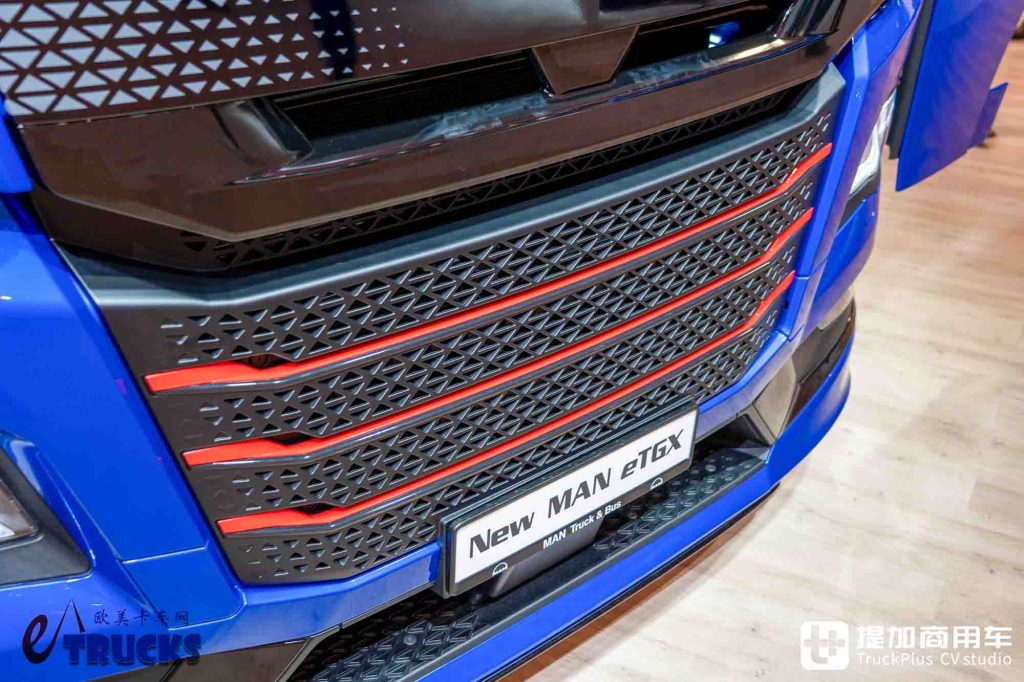 2026IAA：续航720公里！前脸加长12厘米，还带OK窗？曼恩新款eTGX电动重卡深度实拍评测