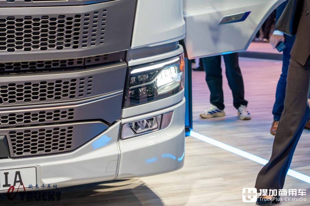2026IAA：全新前脸、隐藏门把手，还有电子后视镜？斯堪尼亚新款Dynamic 430 R牵引车深度实拍评测