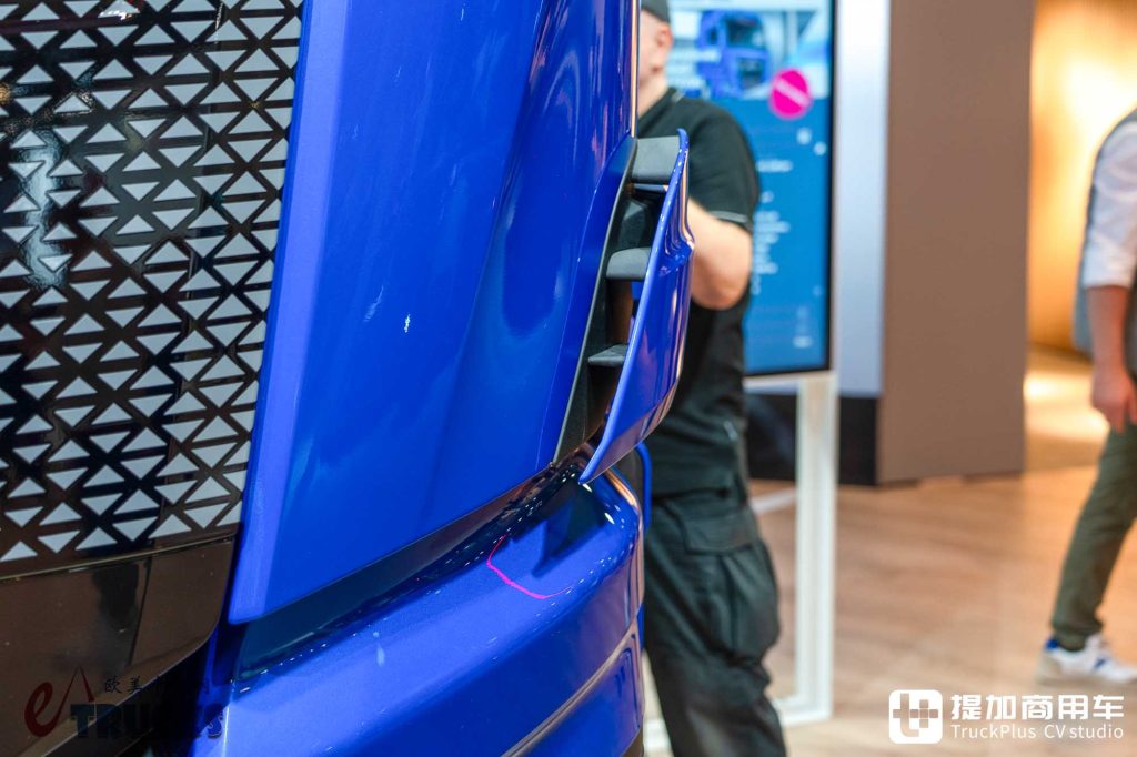 2026IAA：续航720公里！前脸加长12厘米，还带OK窗？曼恩新款eTGX电动重卡深度实拍评测