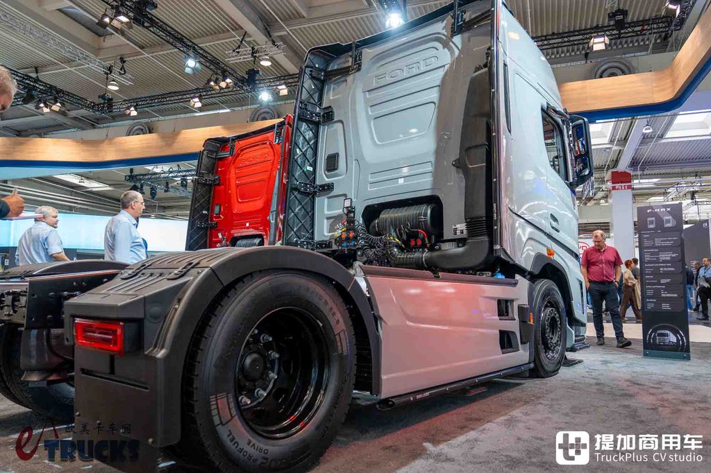 2026IAA：欧卡七雄我第八！欧洲最便宜的新卡车？福特F-MAX深度实拍评测