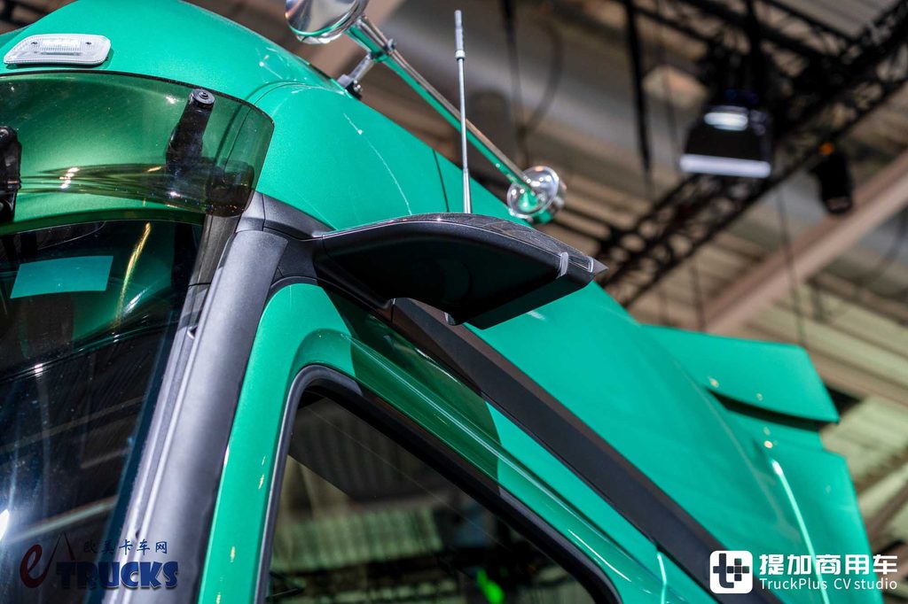 2026IAA:长途电动重卡也能玩低鞍座?奔驰eActros Lowliner牵引车深度实拍评测