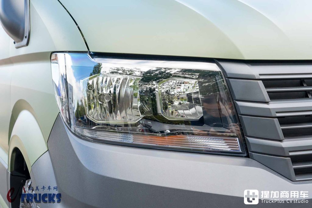 2026IAA：后排能放枪！绞盘、涉水喉全都有，军用版大众Crafter深度实拍解析