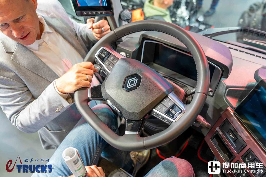 2026IAA：全球限量30台！法式浪漫拉满？雷诺T-High终极版深度实拍评测