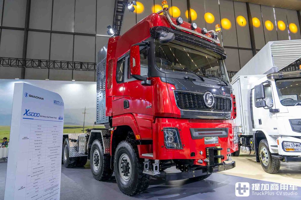 国产最强大件牵引车?8x8驱动+AT变速箱+660匹马力,陕汽德龙X5000大件车深度实拍